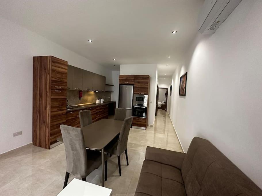 Apartment Modern 1 Bedroom In *